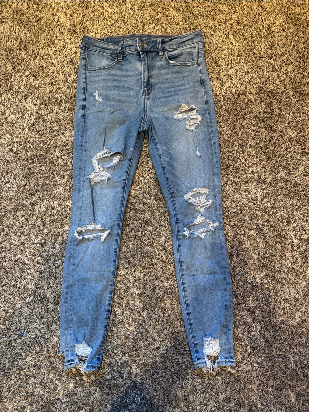 Distressed Women’s Skinny Jeans - Light Blue
